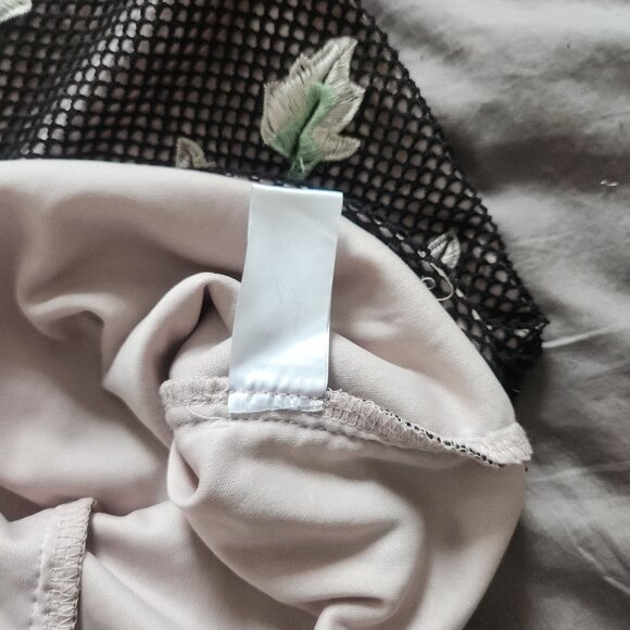 Unique Vintage-style Embroidered Bodycon V-neck mesh dress - Picture 14 of 16